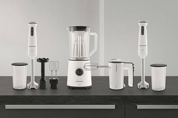 Sieben neue Topgeräte von Grundig machen sich in der Küche nützlich. Die funktionellen Neulinge gibt es in Schwarz und Weiß