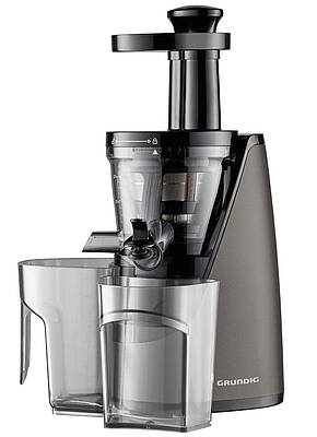 Ganz langsam "drückt" der Grundig Slow Juicer mit Edelstahl-Press-Schnecke schonend den Saft aus Obst und Gemüse