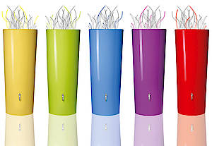 Der neue Regentank „Color 2in1“ von Graf ist in fünf modischen Farben erhältlich. Der individuell bepflanzbare Behälter speichert 350 Liter Regenwasser