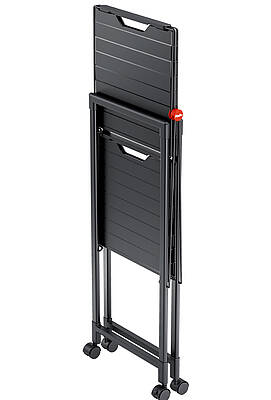 Zusammengeklappt misst es nur 8 cm in der Breite und findet damit selbst in schmalen Nischen Platz