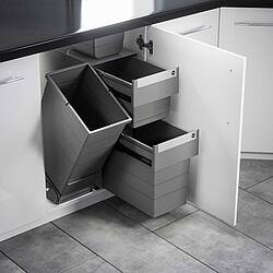 Der HAILO Wertstoffschrank kombiniert ausziehbare Behälter und einen cleveren Kippmechanismus