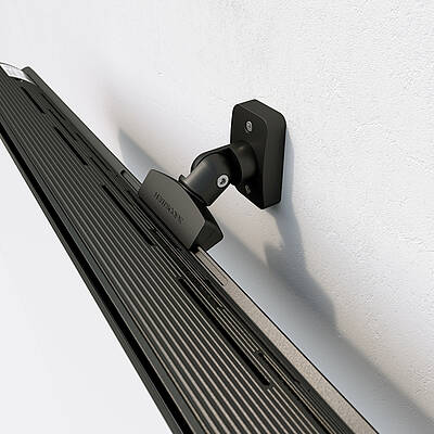 Fotos Detail: HIn Schwarz oder Weiß – der Heatscope Pure Slim Line Design-Infrarotstrahler macht in beidem eine gute Figur. Dank Montagekit lässt sich der Heizstrahler schnell genau dort anbringen, wo er hin soll