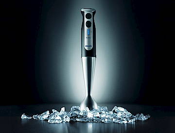 Das Messer schneidet horizontal und vertikal und erfasst durch seine Formgebung optimal das Schneidgut