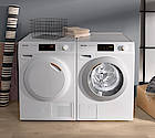 Zuviel oder zuwenig Waschmittel? Moderne Waschmaschinen mit automatischer Dosierhilfe geben Empfehlungen zur richtigen Menge (Foto: Miele, oben: AEG)