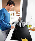 Das Kochen mit Induktion ist schneller, sicherer und verbraucht weniger Energie, Fotos Bauknecht