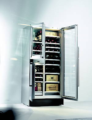 Der IK 360 ist zum einen vollintegrierbar, zum anderen als freistehende Version mit Edelstahl-Vollverkleidung bzw. in Edelstahl und Aluminium mit einer Front aus Glastüren erhältlich<br>(Fotos: Gaggenau)