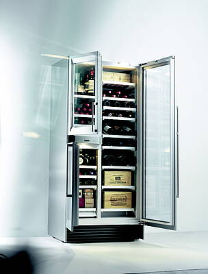 Der IK 360 ist zum einen vollintegrierbar, zum anderen als freistehende Version mit Edelstahl-Vollverkleidung bzw. in Edelstahl und Aluminium mit einer Front aus Glastüren erhältlich<br>(Fotos: Gaggenau)