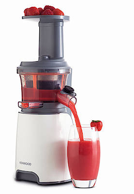 Der neue Slow Juicer von Kenwood dreht besonders langsam, damit möglichst viele Vitamine im Saft erhalten bleiben