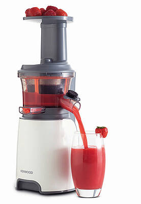 Der neue Slow Juicer von Kenwood dreht besonders langsam, damit möglichst viele Vitamine im Saft erhalten bleiben