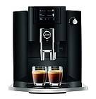 Der Kaffee-Vollautomat Jura E6 ist ein mehrfach ausgezeichneter Klassiker mit umfassender und hochwertiger Ausstattung