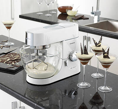 Das Highlight der Kenwood Chef Titanium Brillantweiß ist die neue Glas-Rührschüssel, die direkt das Mischergebnis der Zutaten erkennen lässt