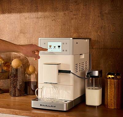 Der kompakte Kaffeevollautomat besticht nicht nur durch seine Vielseitigkeit, sondern auch durch durchdachte Technik