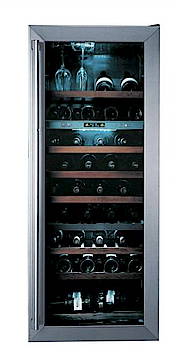 Gleich 81 Flaschen passen in den Weintemperierschrank
