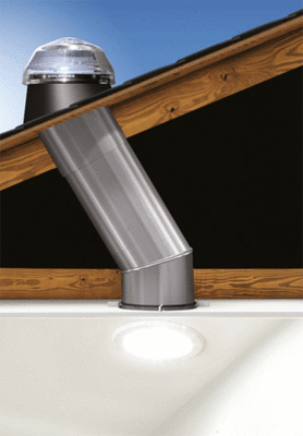 Das Licht kommt durch verspiegelte Röhren (Foto: Interferenz)