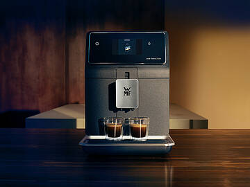 Neben Küchen-Kleingeräten, Besteck und Kochgeschirr bietet das WMF-Portfolio auch hochwertige Kaffeevollautomaten, wie die Perfection 880L