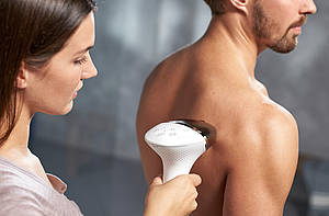 Mit dem Lumea for Men von Philips können fast alle Körperpartien behandelt werden, einzig bei der Rückenpartie bedarf es wohl einer helfenden Hand