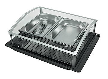 Der Bosch Fitnessbackofen ist eine genau abgestimmte Kombination aus 3D-Heißluft-Plus-Backofen, Induktionskochfeld und Systemdampfgarer. Der neue Dampfgareinsatz bereitet sowohl Hauptgerichte als auch Desserts und besteht aus Auflaufpfanne mit Gareinsatz, Aufsatzbügel mit Gareinsätzen und Glasdeckel.