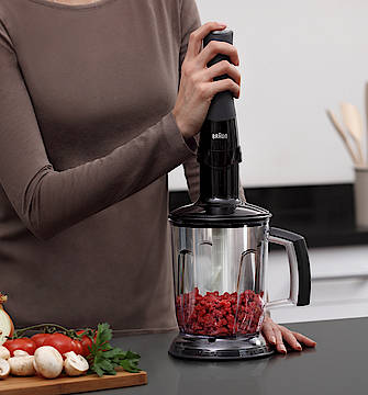 Pürieren, Hacken, Mixen oder Eis crushen erledigt der Multiquick MR 940cc Stabmixer von Braun effektiv und bequem ohne Kabel