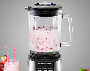 Der Standmixer MX 850 von Rommelsbacher mit Ice Crash Funktion bereitet im Handumdrehen Drinks, Saucen und Suppen zu