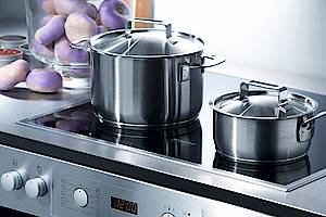 Verglichen mit 15 Jahre alten Geräten ein Drittel schneller: die Extra-Speed-Kochfelder. (Fotos: Miele)