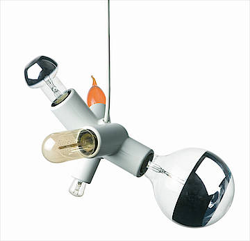 Die Clusterlamp hat Fassungen für fünf Glühbirnen. (Fotos: Moooi)