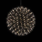 Raimond gibt es in hell oder dunkel, rund oder in Ellipsenform (Fotos: Moooi)