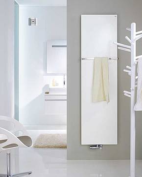 Der mehrfach prämierte Design-Heizkörper Zehnder Fina Bar vom Raumklimaspezialisten Zehnder ist jetzt mit neuer Befestigung und optimierter Technik verfügbar
