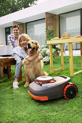 Der Rasenmähroboter Navimow von Segway navigiert sicher durch den Garten - ganz ohne Begrenzungskabel