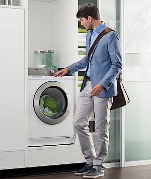 Der AEG Lavamat L99695 HWD ist der erste Waschtrockner mit Wrmepumpentechnologie. Er spart Platz, kann waschen und trocknen in einem – und das auch noch besonders energieeffizient