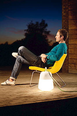 Praktische Gartenlampe Mobile Ecomoods: einfache Form und Spritzwasser geschützt. (Fotos: Philips)