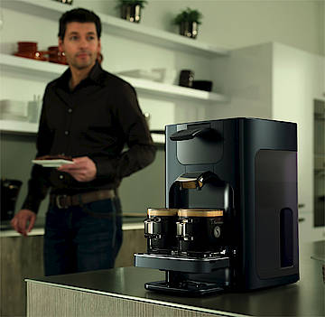 Die Senseo Quadrante in Weiß oder Schwarz hochglänzend (Fotos: Philips)