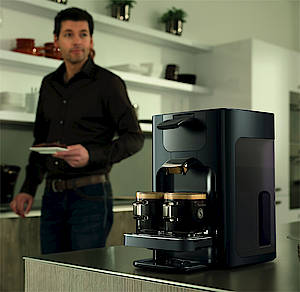 Die Senseo Quadrante in Weiß oder Schwarz hochglänzend (Fotos: Philips)