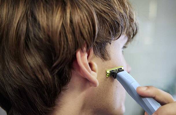 Philips macht mit dem neuen OneBlade FirstShave das Rasieren, Trimmen und Stylen für junge Männger zu einem Vergnügen
