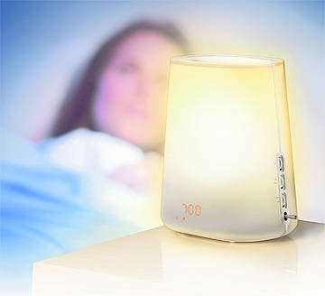 Die dimmbare Energiesparleuchte im Philips Wake-up Light hält sieben Jahre. (Fotos: Philips)