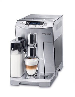 Kaffeevollautomat mit elegantem Äußeren, die Prima Donna S De Luxe. (Fotos: De'Longhi)
