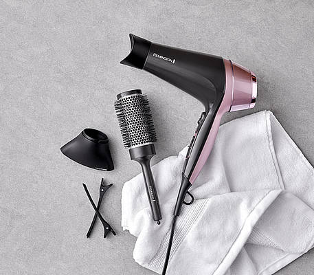 Die Curl & Straight Confidence Haarstyling-Serie von Remington bietet einzigartige 2-in-1 Styling-Tools, mit denen sich lockige und glatte Looks kreieren lassen