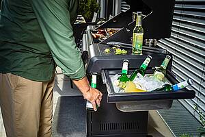 Auch, um Getränke zu kühlen, ist das Butler’s Tray perfekt geeignet (Bild: ©RÖSLE )