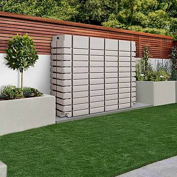 Garten Zisternen: Ob Gartenbewässerung, die Toilettenspülung im Haus, als Reinigungswasser oder sogar für die Waschmaschine: Regenwasser fällt kostenfrei vom Himmel, man muss es nur auffangen und speichern