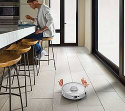 Sieht, was du nicht siehst: Shark präsentiert den neuen PowerDetect UV Reveal Saug- und Wischroboter