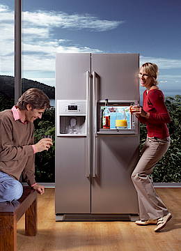 Die Wasser- und Eisausgabe ist beleuchtet<br>(Fotos: Siemens)