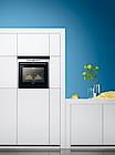 Backofen in Glas und Stahl mit beleuchtetem Display (Fotos: Siemens)