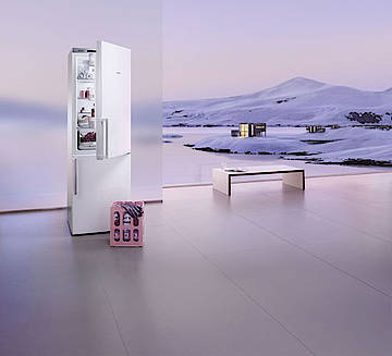 Die Bottom-Freezer-Kühlschränke mit neuem LED-Beleuchtungskonzept. (Fotos: Siemens)