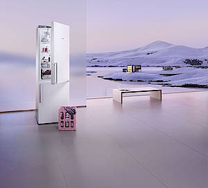 Die Bottom-Freezer-Kühlschränke mit neuem LED-Beleuchtungskonzept. (Fotos: Siemens)