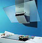 Glas und Edelstahl bestimmen die Optik der Abzugshaube (Fotos: Siemens)