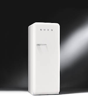 Im Look der 50er gibt es jetzt neben den bunten Kollegen den Kühlschrank auch in Weiß. (Fotos: Smeg)