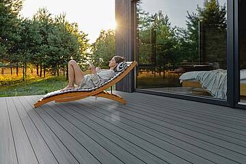 Twinson Terrassendielen überzeugen als umweltfreundliche und pflegeleichte Alternative zu Hartholzdielen aus den Tropen, da das Tannenholz der Massivdielen aus PEFC-zertifizierten Wäldern stammt. Die Dielen sind zu 100 Prozent wiederverwertbar