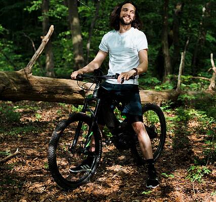Upway bietet eine große Auswahl an generalüberholten E-Bikes bekannter Marken zu Sparpreisen