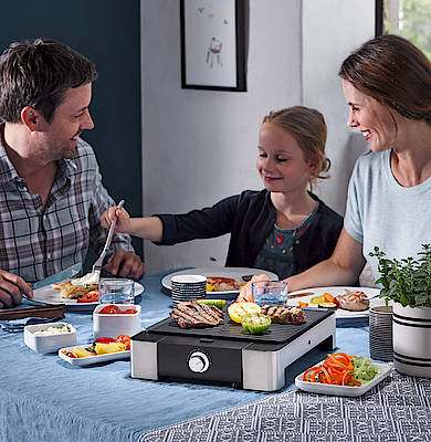 Der kompakte und vielseitige WMF Lono Tischgrill Quadro soll schnell aufheizen und die Temperatur gleichmäßig halten