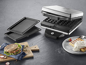 Mit dem WMF Lono Snack Master gelingen Snacks von süß bis herzhaft: Im Standard-Paket sind Aluminium-Gussplatten für Waffeln und Sandwiches enthalten, weitere können hinzugekauft werden