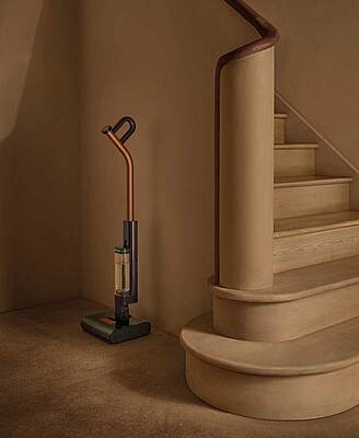 Der neue Dyson Clean+Wash Hygiene, Dysons bislang leichtester und hygienischster Nass- und Trockensauger, ist ab sofort erhältlich